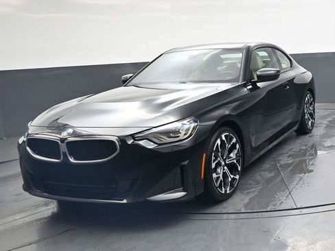 Used 2025 BMW 230i Coupe w/ Premium Package RWD image 10