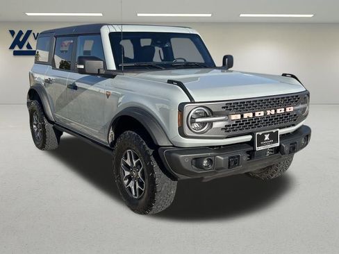 Used 2023 Ford Bronco Badlands image 15