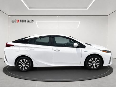 Used 2021 Toyota Prius Prime LE FWD image 6