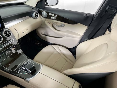 Used 2017 Mercedes-Benz C 300 4MATIC Sedan image 25