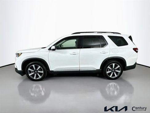 Used 2023 Honda Pilot Touring image 8