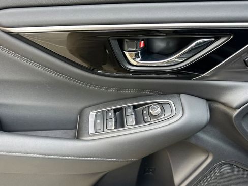 Used 2025 Subaru Outback Limited image 10