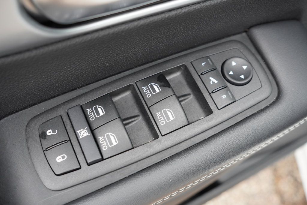Certified 2026 Chrysler Pacifica Limited FWD image 26