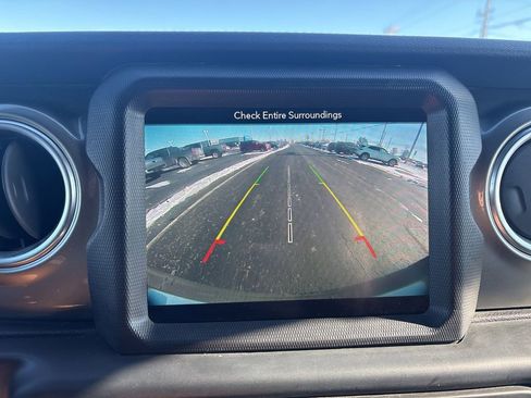 Used 2018 Jeep Wrangler Unlimited Sahara image 70