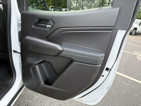 Used 2025 Chevrolet Colorado LT RWD image 16
