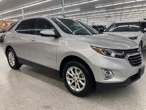 Used 2018 Chevrolet Equinox LT image 2