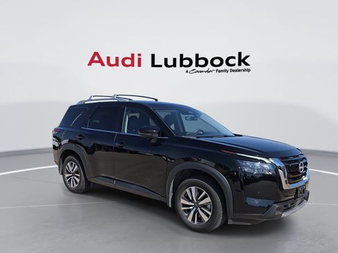Used 2025 Nissan Pathfinder SL FWD image 2