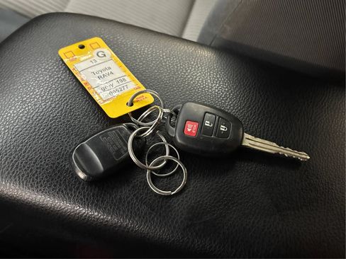 Used 2013 Toyota RAV4 LE AWD/4WD image 36