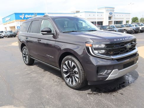 New 2026 Ford Expedition Platinum AWD/4WD image 1