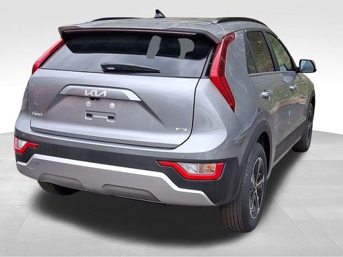 Certified 2025 Kia Niro EX image 9