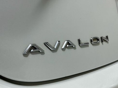 Used 2016 Toyota Avalon Limited w/ Toyota Safety Sense Package image 31