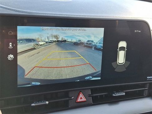 Used 2024 Kia Sportage EX image 17