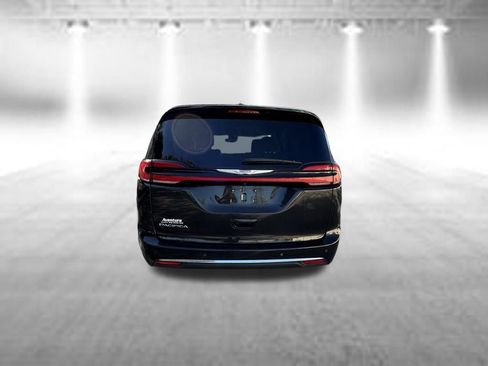 Certified 2023 Chrysler Pacifica Touring-L FWD image 6