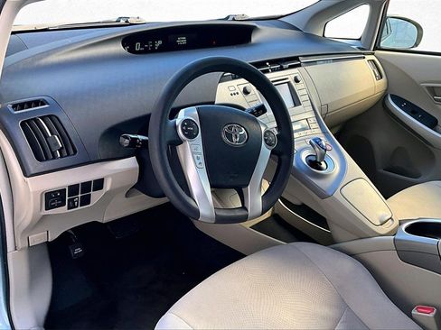 Used 2015 Toyota Prius Four image 16