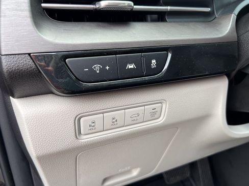 Used 2024 Kia Carnival EX FWD image 20