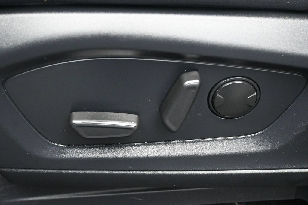 Used 2025 Ford Explorer Active AWD/4WD image 10