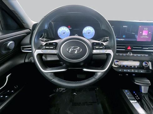 Used 2023 Hyundai Elantra Limited FWD image 6