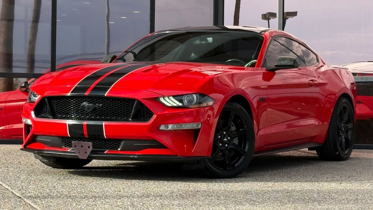 Used 2018 Ford Mustang GT w/ Black Accent Pkg RWD image 2
