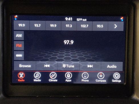 Used 2022 Dodge Charger SXT RWD image 25