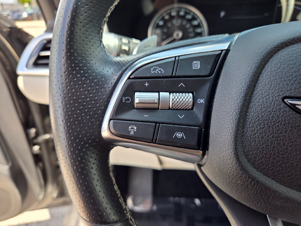Used 2025 Genesis G70 2.5T RWD image 27