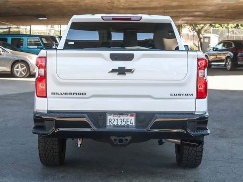 Used 2025 Chevrolet Silverado 1500 Custom Trail Boss w/ Dark Appearance Package AWD/4WD image 7