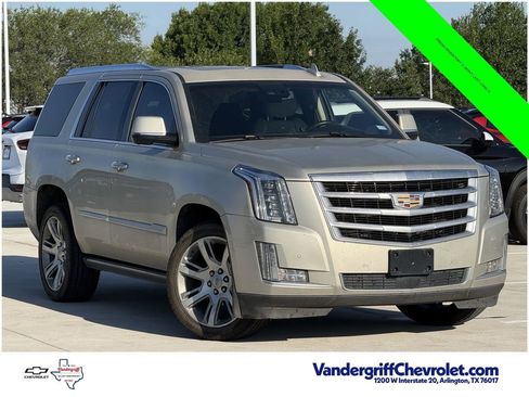 Used 2015 Cadillac Escalade Premium RWD image 2