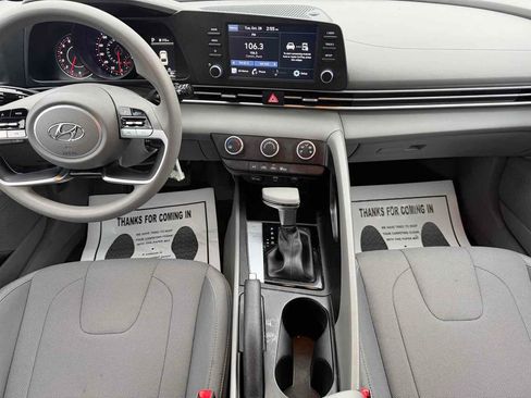 Used 2021 Hyundai Elantra SE image 24