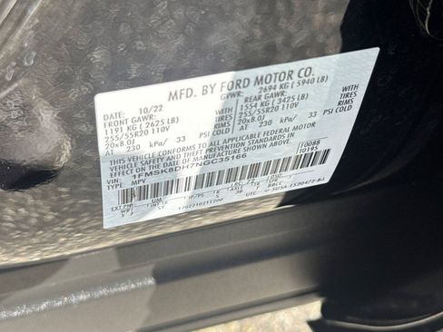 Used 2022 Ford Explorer XLT w/ Equipment Group 202A AWD/4WD image 33