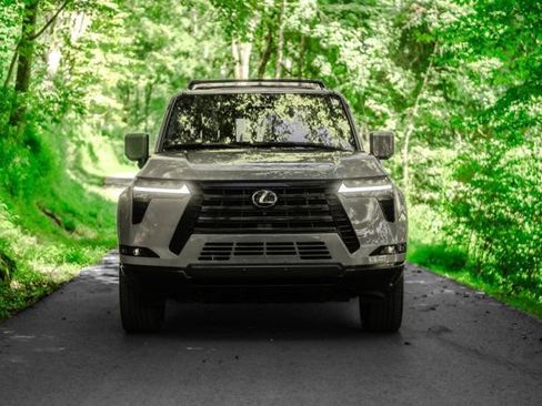 Used 2025 Lexus GX 550 AWD/4WD image 2