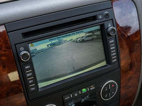 Used 2011 Chevrolet Tahoe LTZ RWD image 18