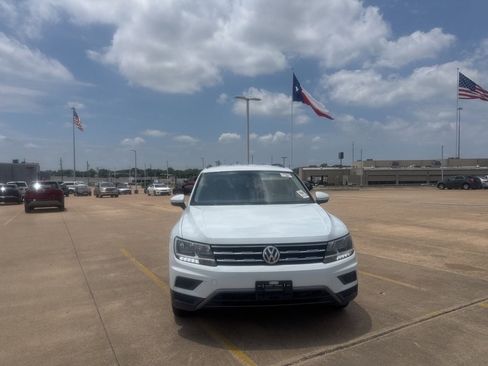 Used 2019 Volkswagen Tiguan SE FWD image 4