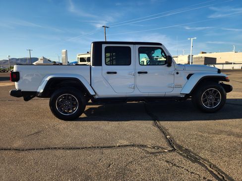 Used 2023 Jeep Gladiator Overland AWD/4WD image 4