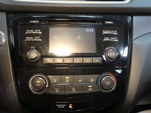Used 2015 Nissan Rogue SV AWD/4WD image 25