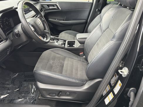 Used 2023 Mitsubishi Outlander SE FWD image 7
