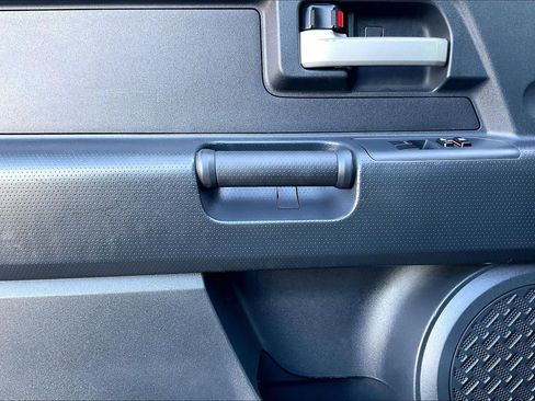 Used 2012 Toyota FJ Cruiser 4WD image 15