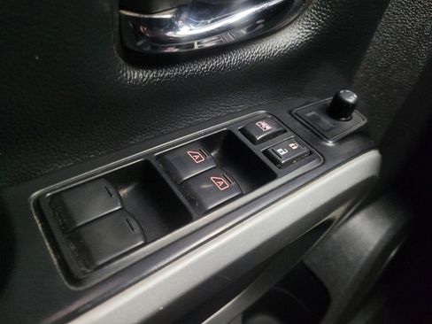 Used 2017 Nissan Titan SV image 27