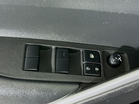 Used 2024 Toyota Corolla Cross LE FWD image 24