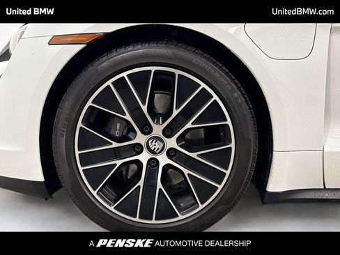 Used 2022 Porsche Taycan image 2