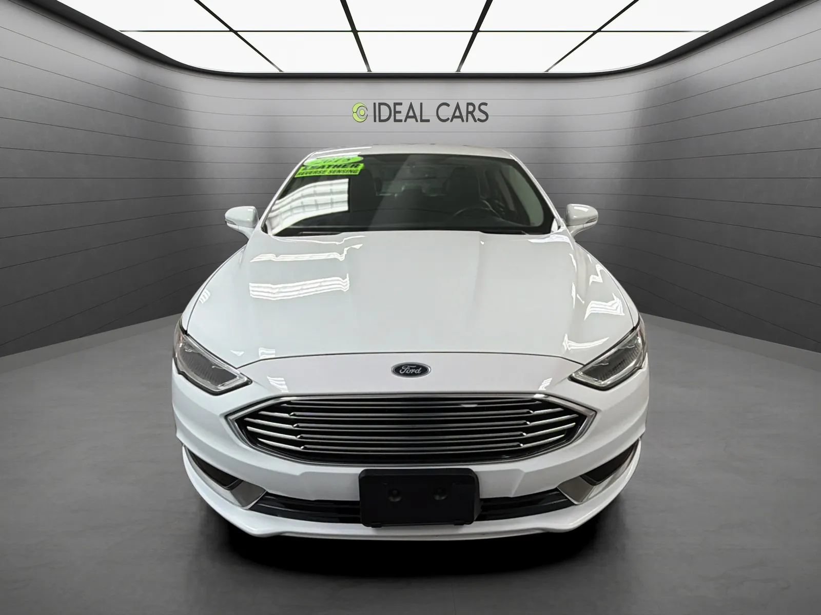 Used 2018 Ford Fusion SE w/ Fusion SE Technology Package FWD image 2