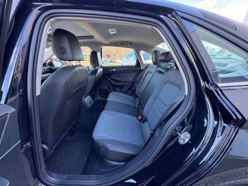 Certified 2025 Volkswagen Jetta SEL image 9