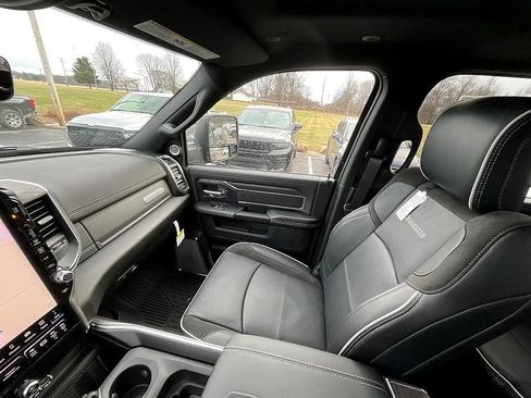New 2026 RAM 3500 Laramie AWD/4WD image 33