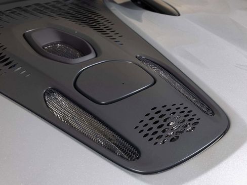 Used 2023 McLaren Artura image 16