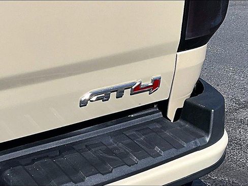 Used 2022 GMC Canyon AT4 w/ Driver Alert Package AWD/4WD image 10
