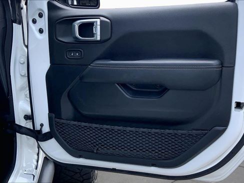 Used 2021 Jeep Gladiator Overland w/ Popular Equipment Package AWD/4WD image 22