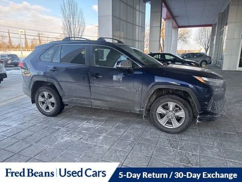 Used 2022 Toyota RAV4 XLE w/ XLE Grade Weather Package image 4