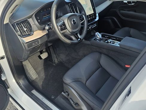 Certified 2025 Volvo XC90 T8 Plus w/ Protection Package Premier image 16