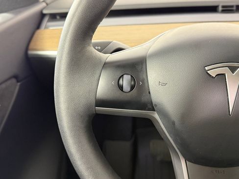 Used 2021 Tesla Model Y Standard Range image 22