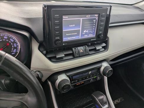 Used 2020 Toyota RAV4 XLE Premium image 12