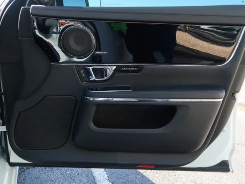 Used 2019 Jaguar XJ R-Sport image 48