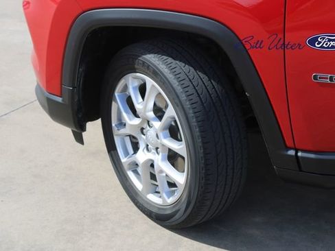 Used 2023 Jeep Compass Latitude image 9